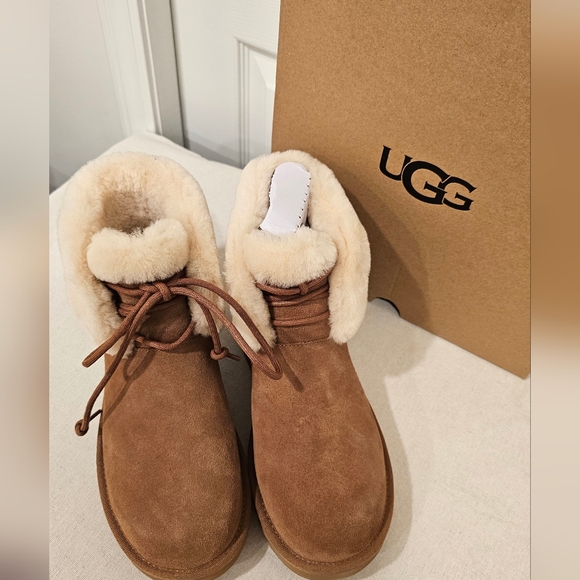 NIB UGG's Chestnut Women's Classic Mini Posy Boots #1174576 Size--9 - Picture 2 of 8